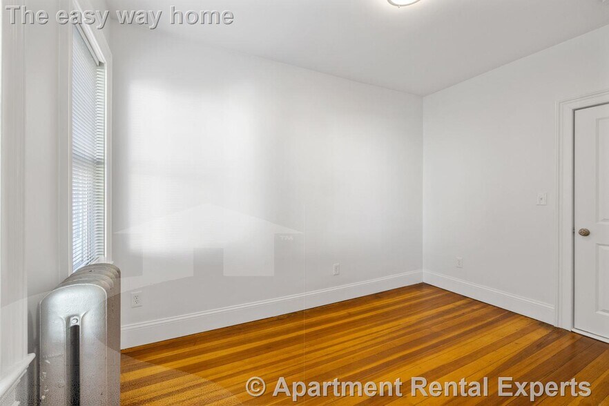 Building Photo - 122 Columbia St