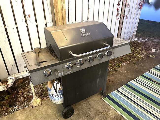 Building Photo - 1809 Crooked Pine Dr