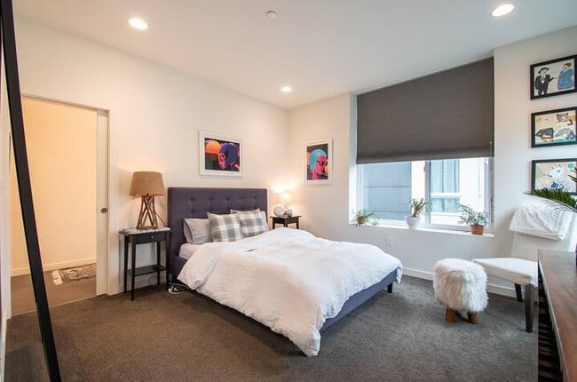 Building Photo - 463 14th Ave