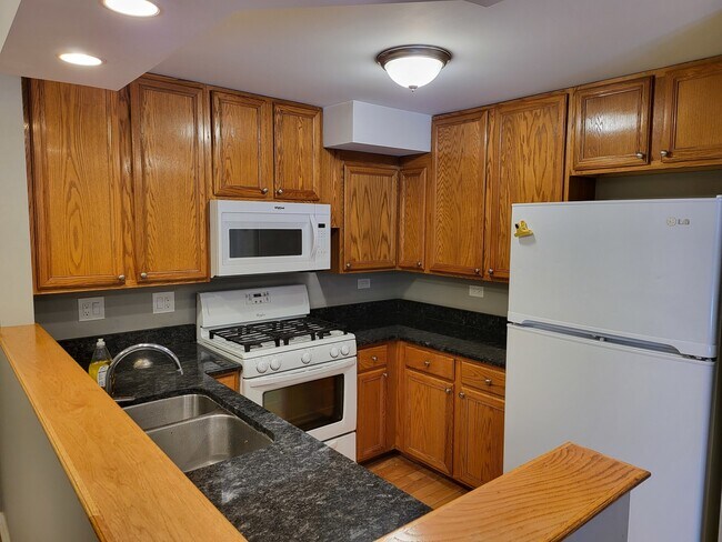 Building Photo - 2403 W Flournoy St