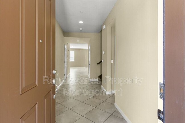 Building Photo - 703 N Marquis Way