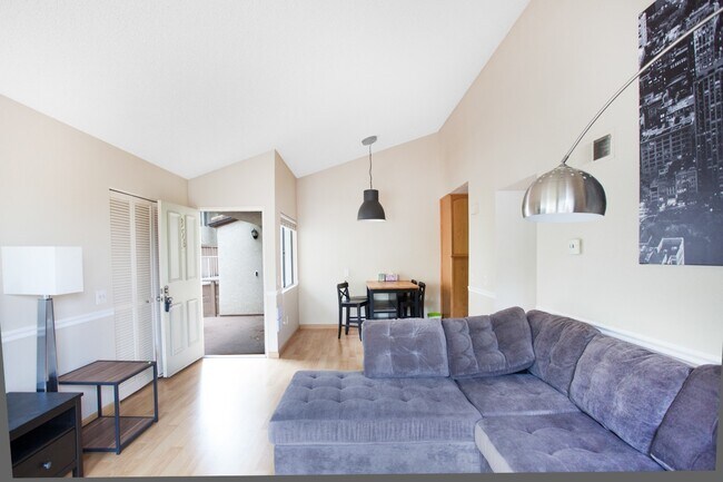 Building Photo - Furnished Condo in Desirable Community in ...