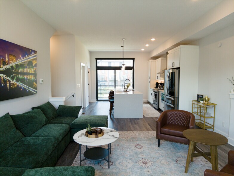 Building Photo - 1446 E 15th St