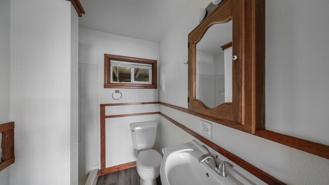 Building Photo - 2 Bed 2 Bath - View - Large Deck - Pet Fri...