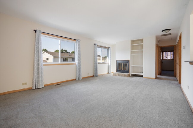 Building Photo - 717 Whitesail Dr