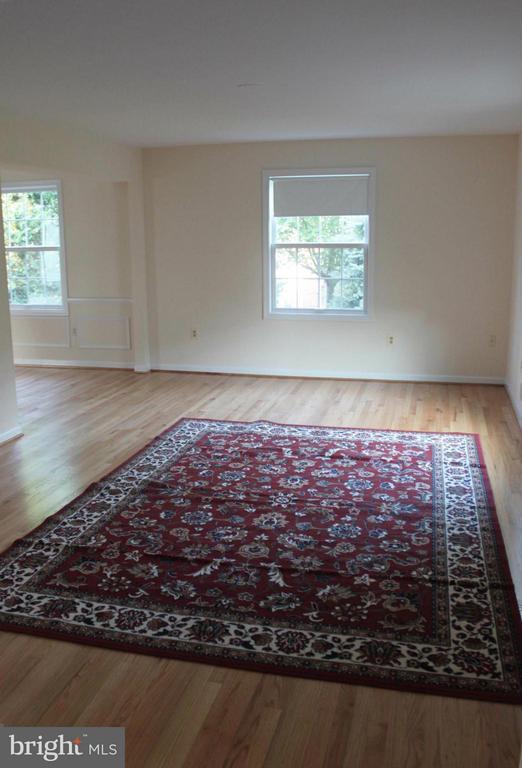 Building Photo - 6210 Cottonwood St