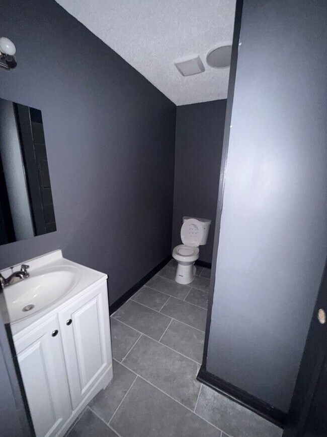 Building Photo - 2543 Pershing Ave