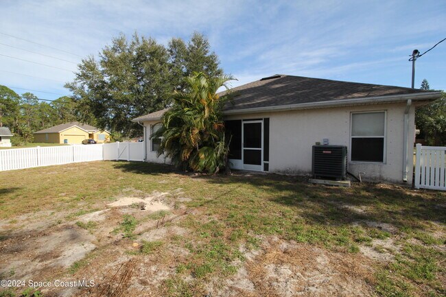 Building Photo - 798 Bryant Rd