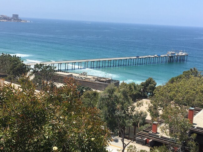 Building Photo - 8840 Villa La Jolla Dr