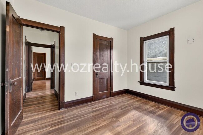 Building Photo - 836 Oak St