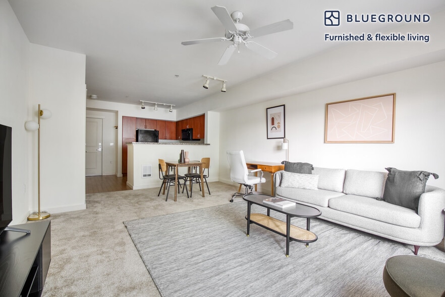 Building Photo - 10400 NE 2nd St