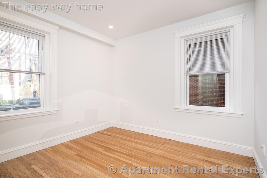 Building Photo - 18 Forest St