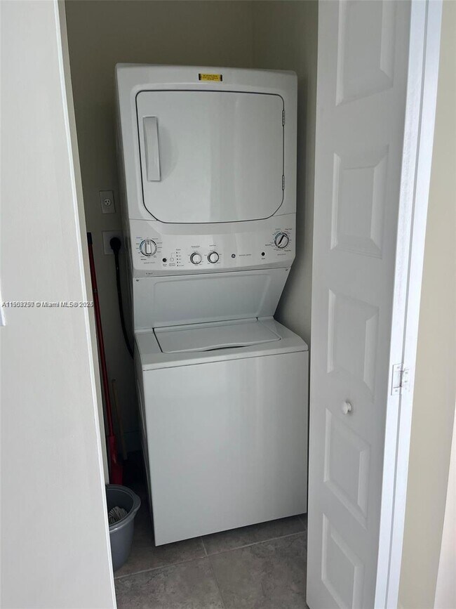 Building Photo - 4740 NW 84th Ct