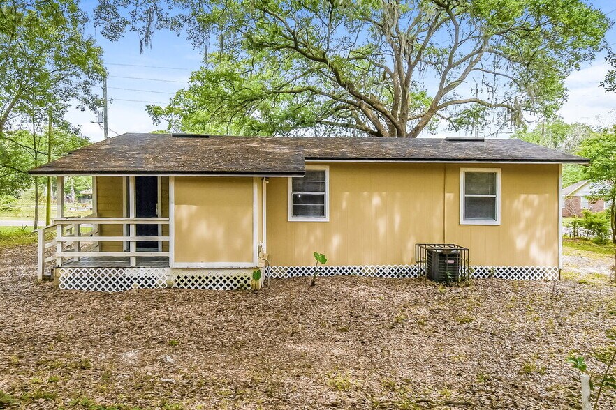 Building Photo - 2240 Grand St