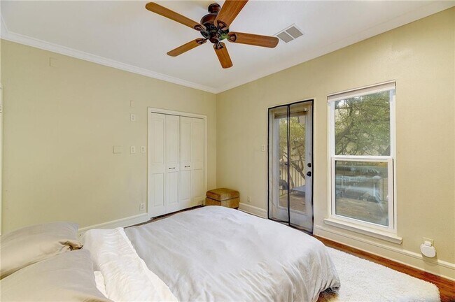 Building Photo - 1307 Kinney Ave