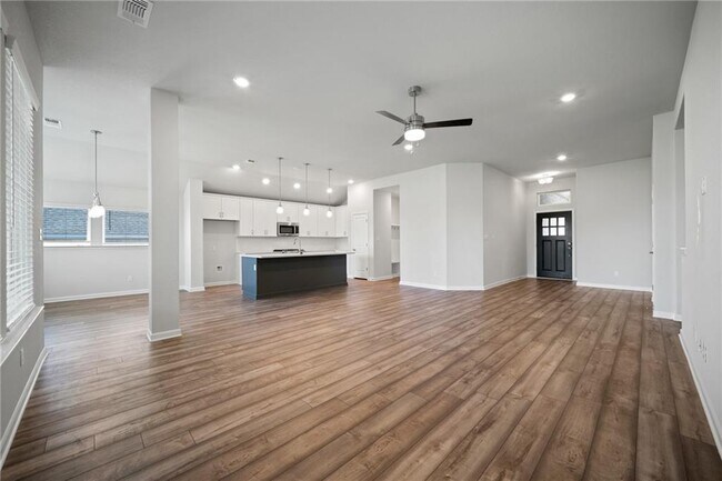Building Photo - 136 Osceola Dr