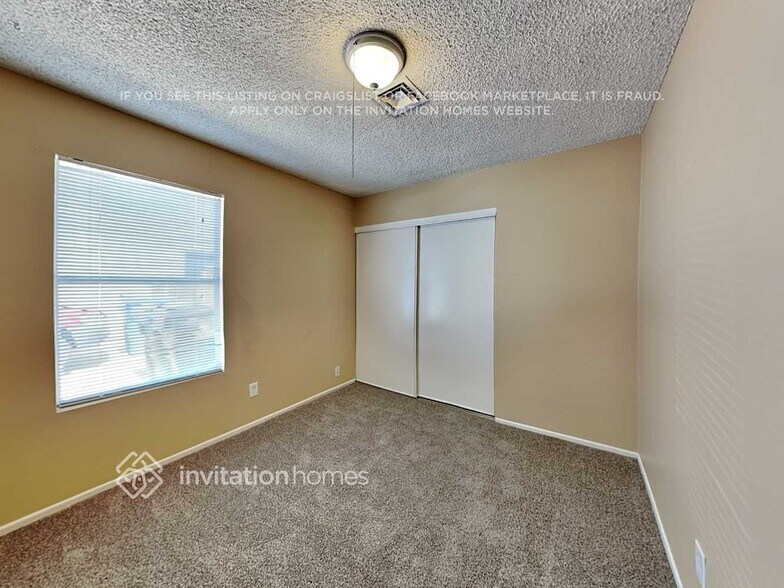 Building Photo - 10072 W Mariposa St