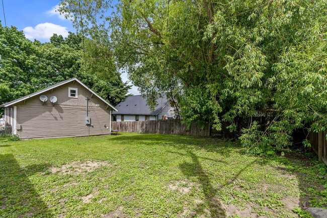 Building Photo - Darling 4 Bed, 2 Bath Home in Spokane!