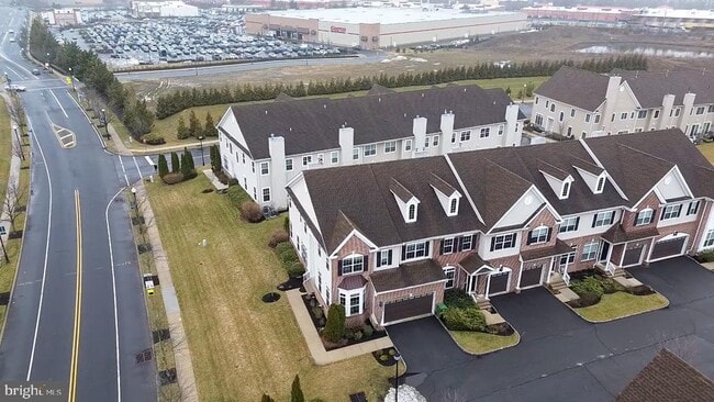 Building Photo - 1802 Yearling Ct
