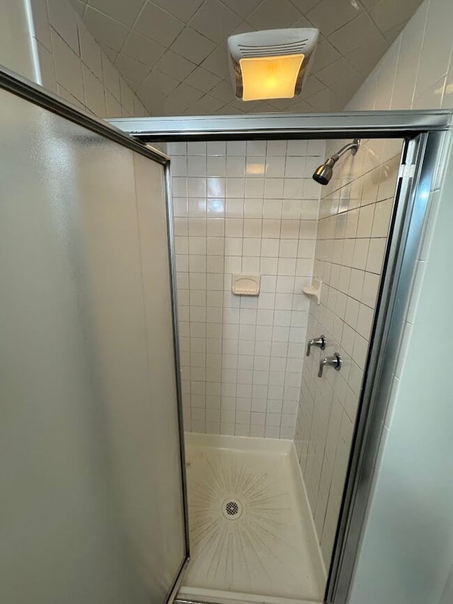 Building Photo - Beautiful Ranch House in Morningside!