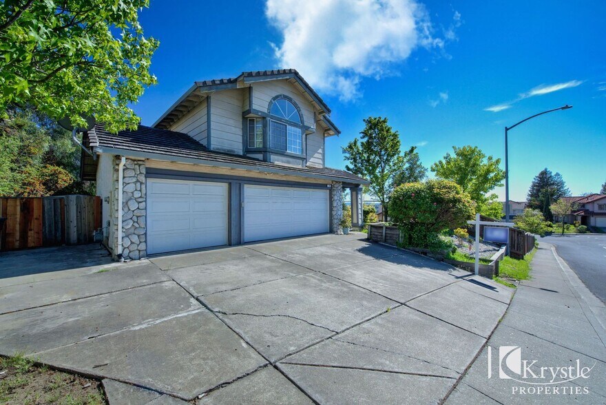 Building Photo - 349 Newcastle Dr