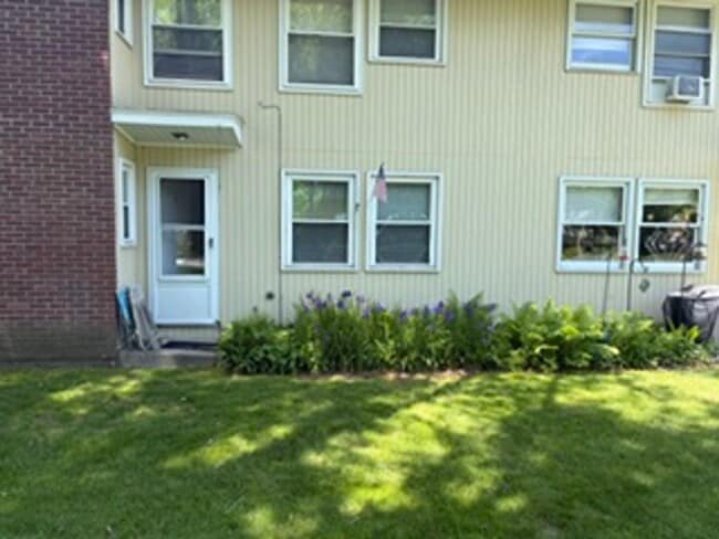 Building Photo - 20 A St