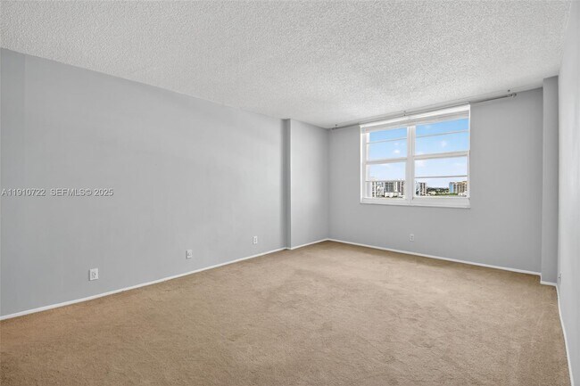 Building Photo - 336 N Birch Rd