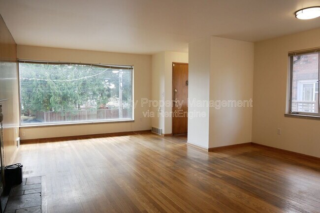 Building Photo - 708 N 80th St