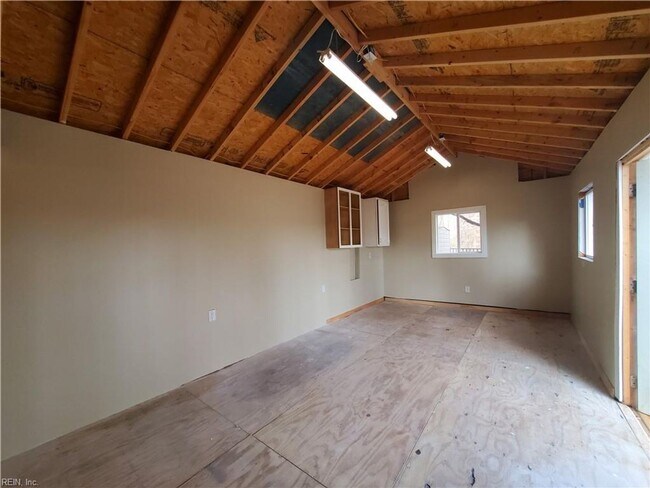 Building Photo - 2716 River watch Dr