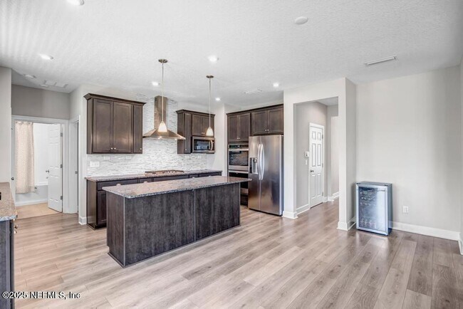 Building Photo - 23 Catesby Ln