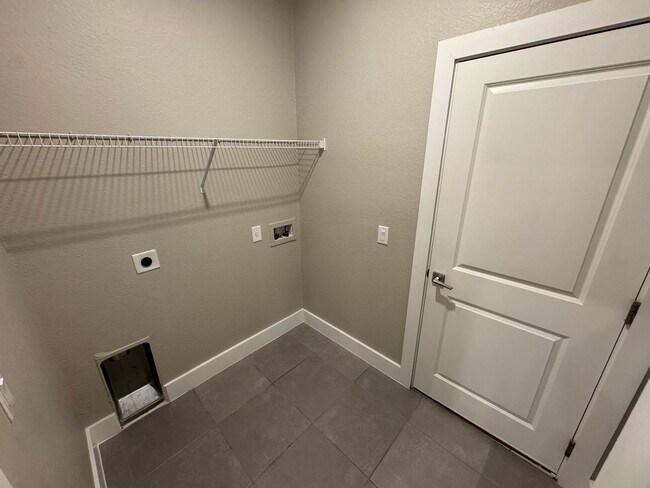 Building Photo - INCREDIBLE 4 Bedroom, 2 Bathroom Home in Poinciana!