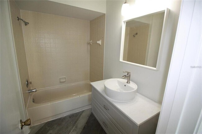 Building Photo - 3927 Atrium Dr
