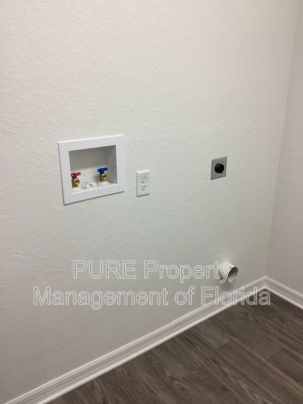 Building Photo - 213 Locust Ln Dr
