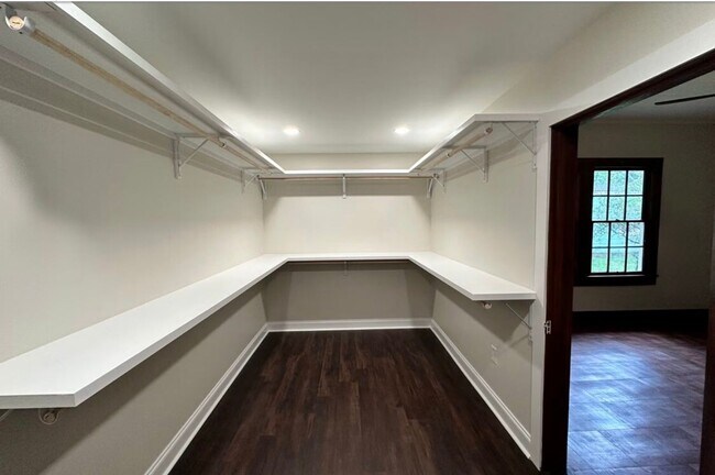 Building Photo - 426 Bellevue St