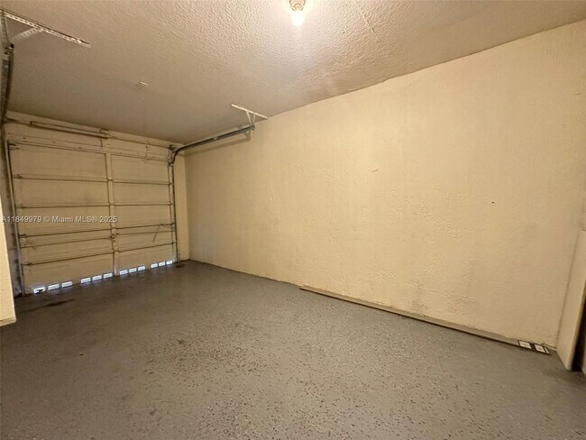 Building Photo - 941 SW 6th Pl
