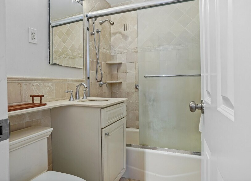 Building Photo - 91 Strawberry Hill Ave