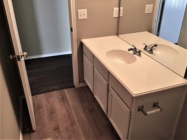 Building Photo - 304 Double Oak Ln