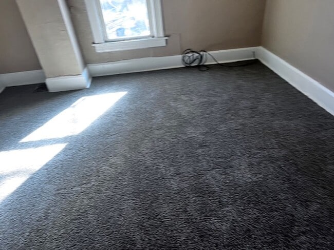 Building Photo - House for Rent 3 BR / 1 BA