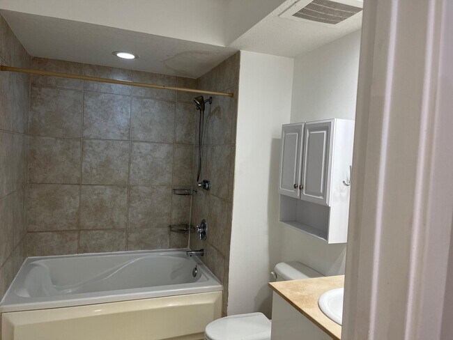 Building Photo - 1551 N Flagler Dr