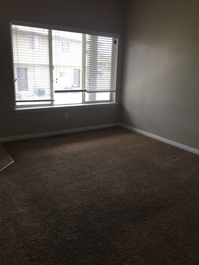 Building Photo - West Park #7