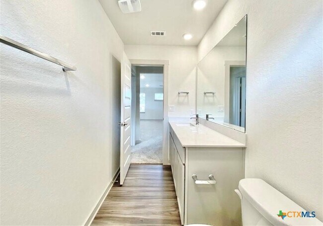 Building Photo - 100 Geminiflora Bend