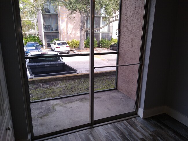 Building Photo - Blue Pointe