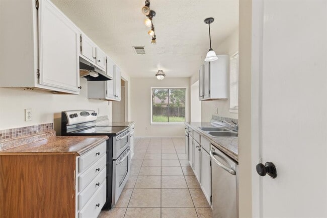 Building Photo - 2602 Orion Dr