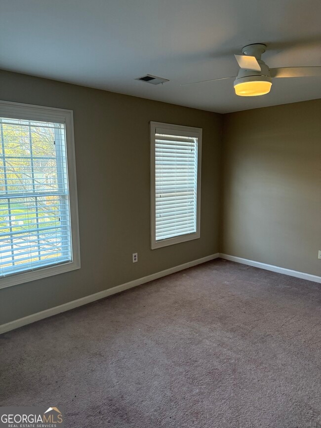 Building Photo - 2104 Ginger Estates Dr NE