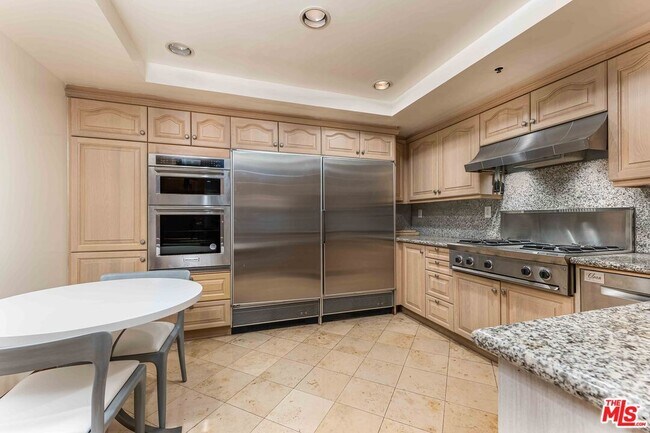 Building Photo - 425 N Maple Dr