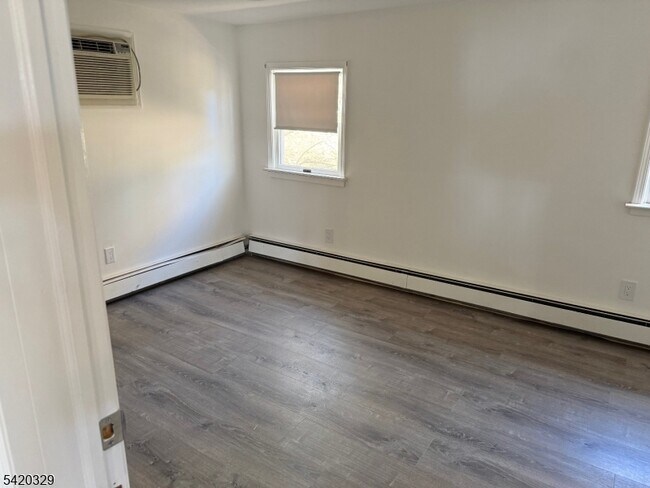 Building Photo - 9 MacDonald Rd