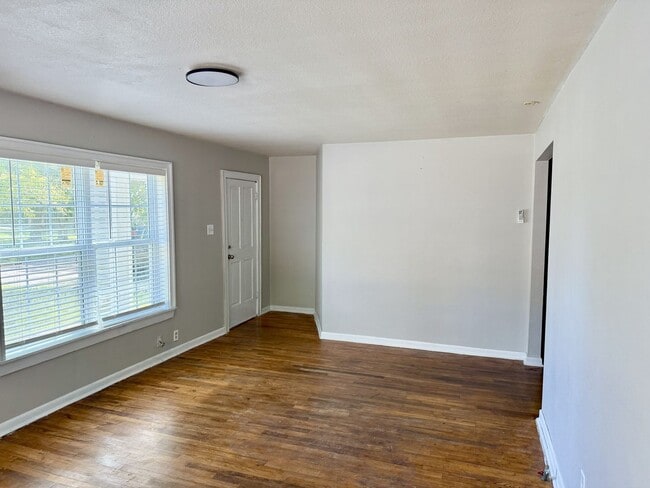 Building Photo - Cute Home Close to the Universities