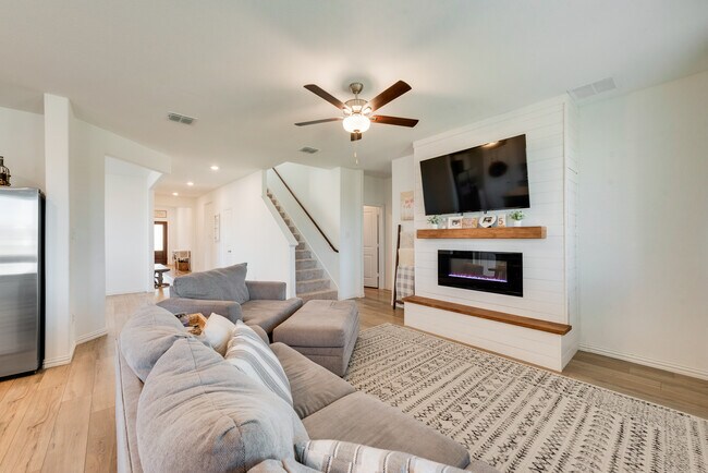 Building Photo - 14620 Serrano Ridge Rd