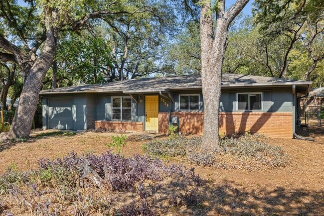 Primary Photo - 5008 Glencoe Cir