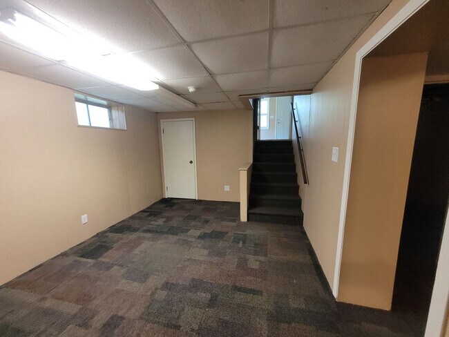 Building Photo - Beautiful home with attached garage and great yard!